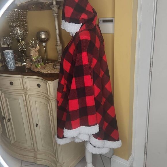 Warm & Cozy red buffalo oversized hooded poncho one size fits most - Picture 3 of 5